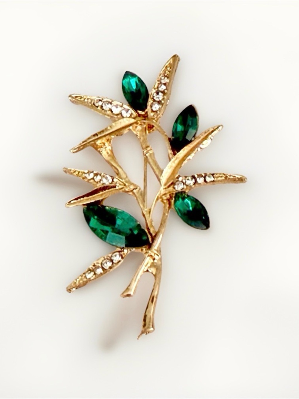 Elegant Gold-Tone Green Jade Leaf Brooch with Rhinestones Enamel Lapel Pin